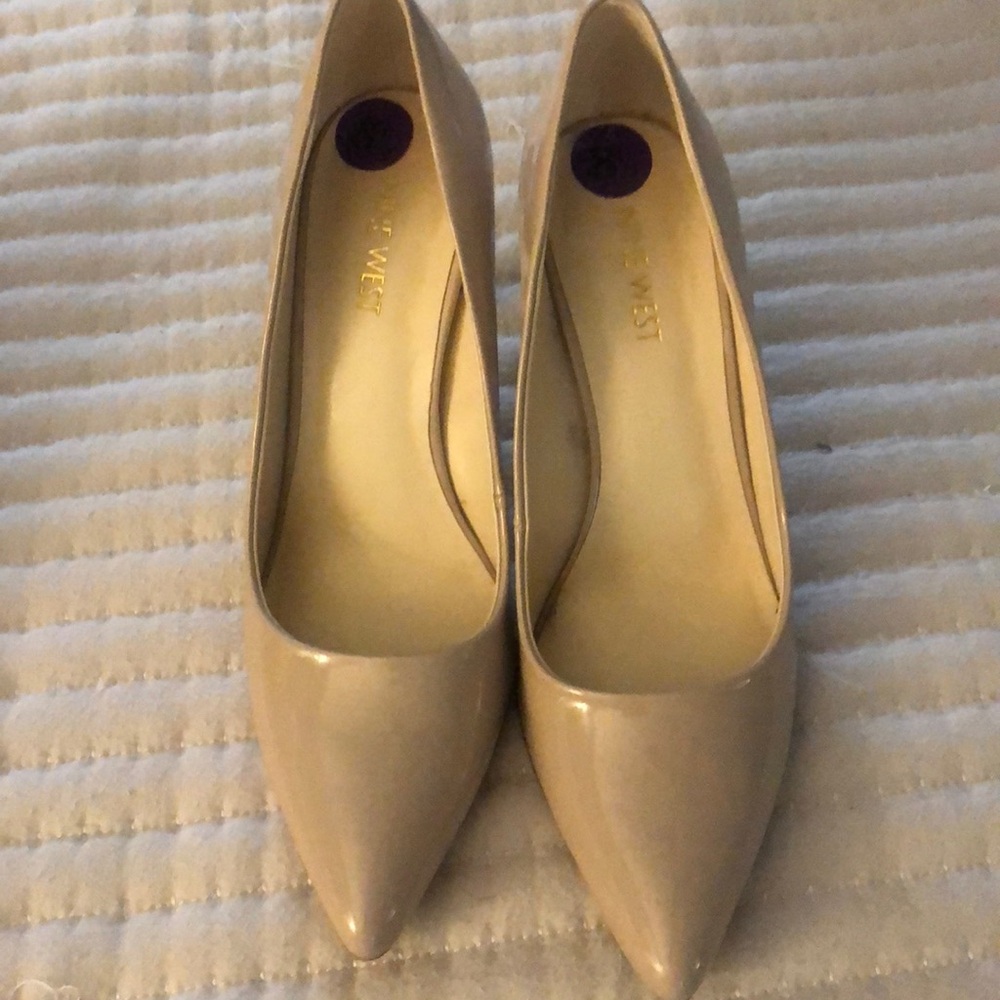81/2M Nine West patent heels 3 inch